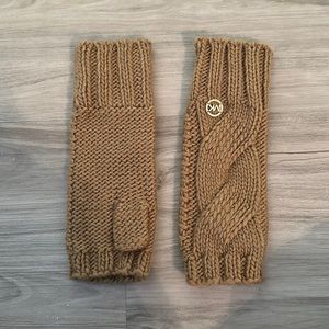 Michael Kors Tan Knit Gloves NEW